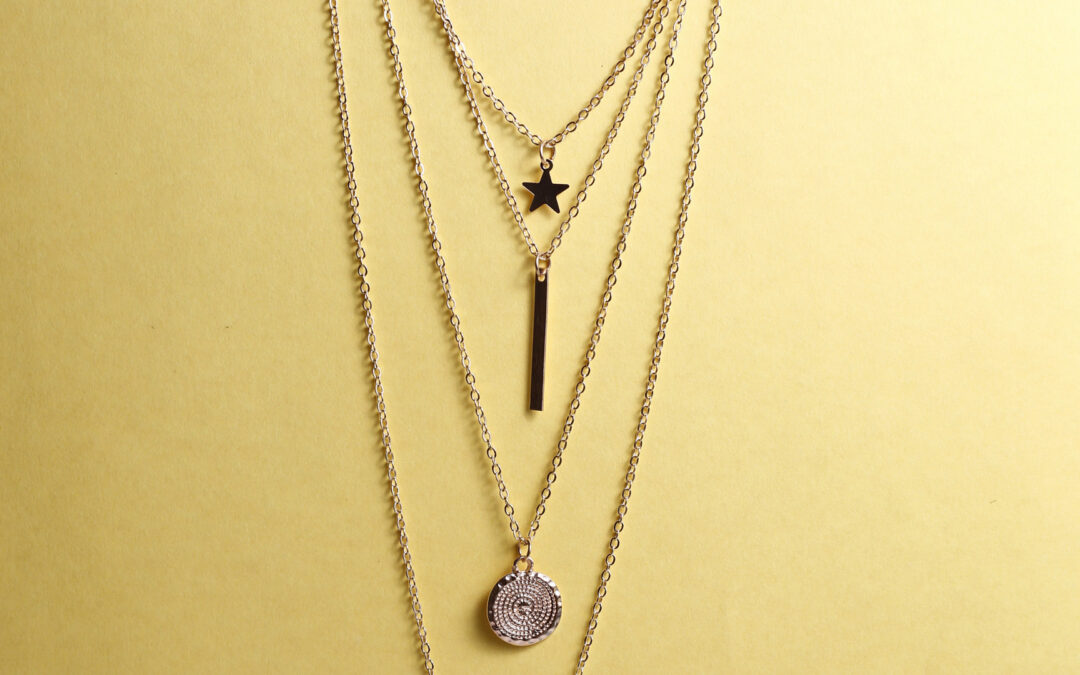 Pendentif or 18 carats femme : symboles, occasions et personnalisation